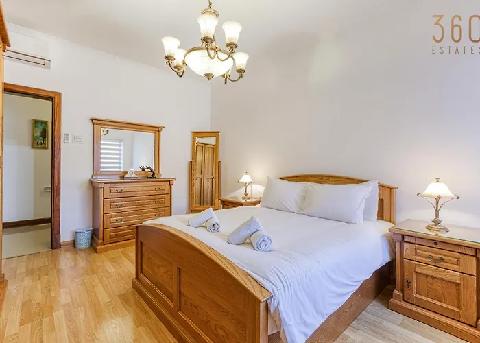 Authentic 2Br Home In The Heart Of Valletta By 360 Estates